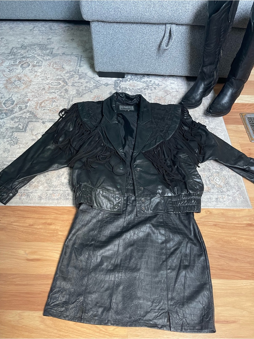 Vintage Women's Black Fringe Leather Jacket - Classic Western Style